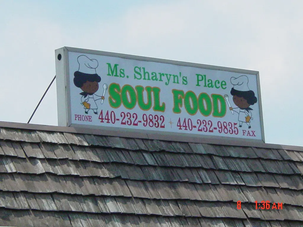 Electric signs in Warrensville Heights